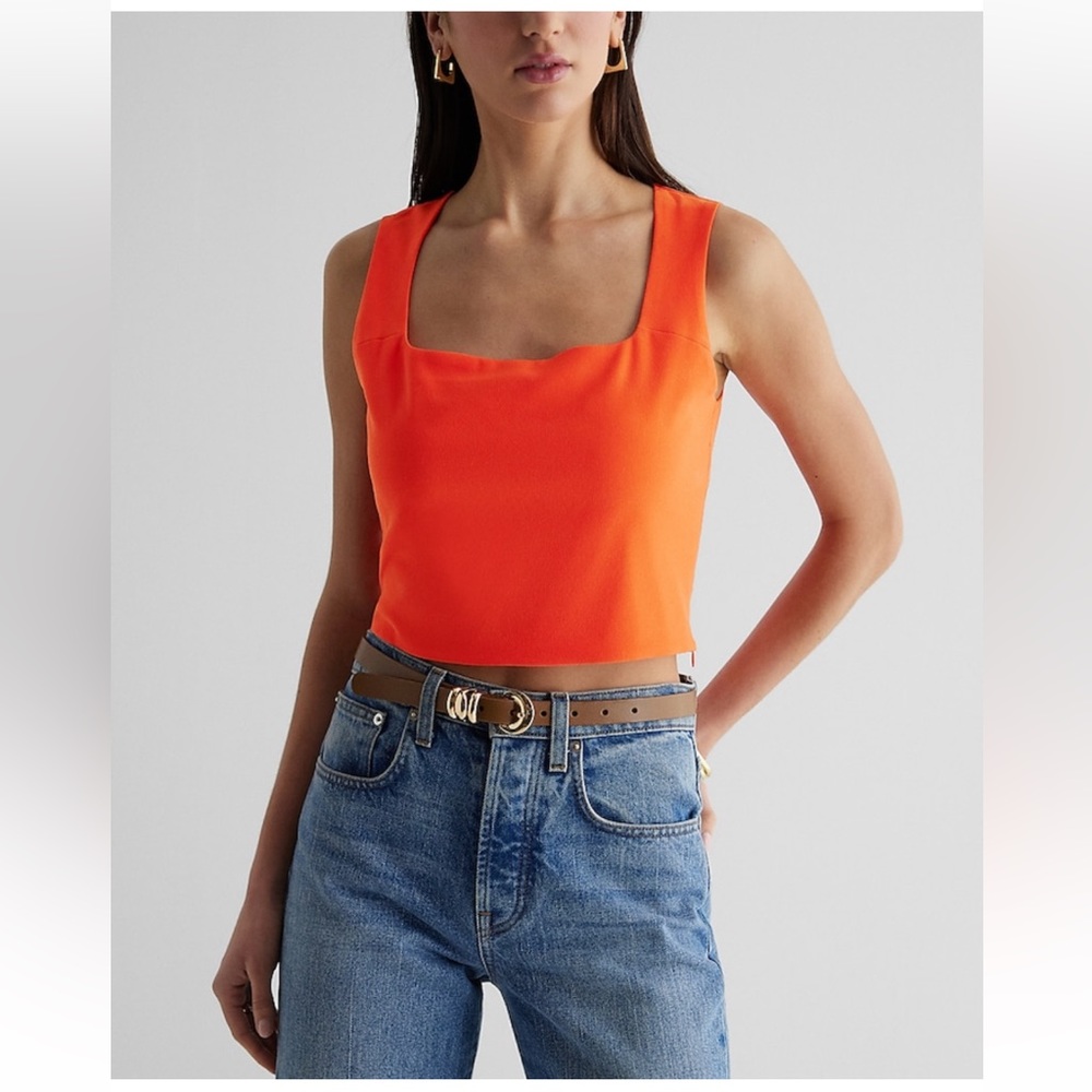 NWT SQUARE NECK CROP TANK